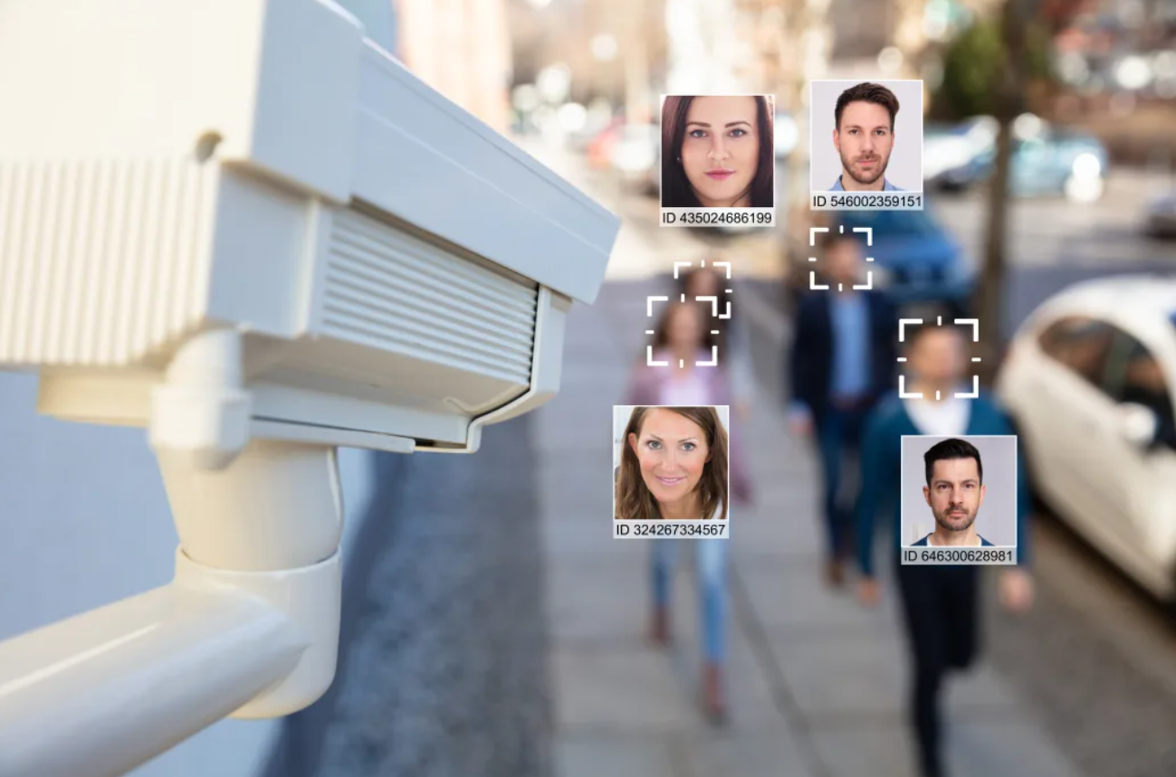 Заглавно изображение за страница „Система за сигурност за дома“. Система за сигурност за дома с лицево разпознаване.